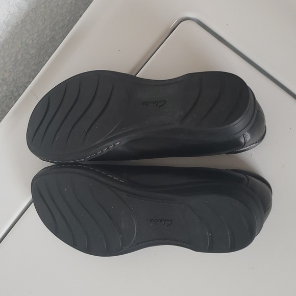 Clarks Bendables Womens Size 6 1/2 almost flats Black Leather Closed Toe - Picture 6 of 8